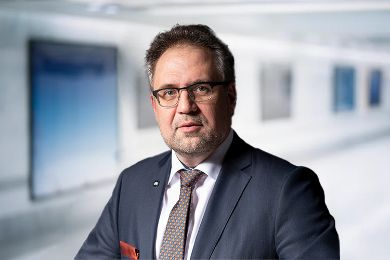 Koen Kennis: Administrateur désigné par l'État belge